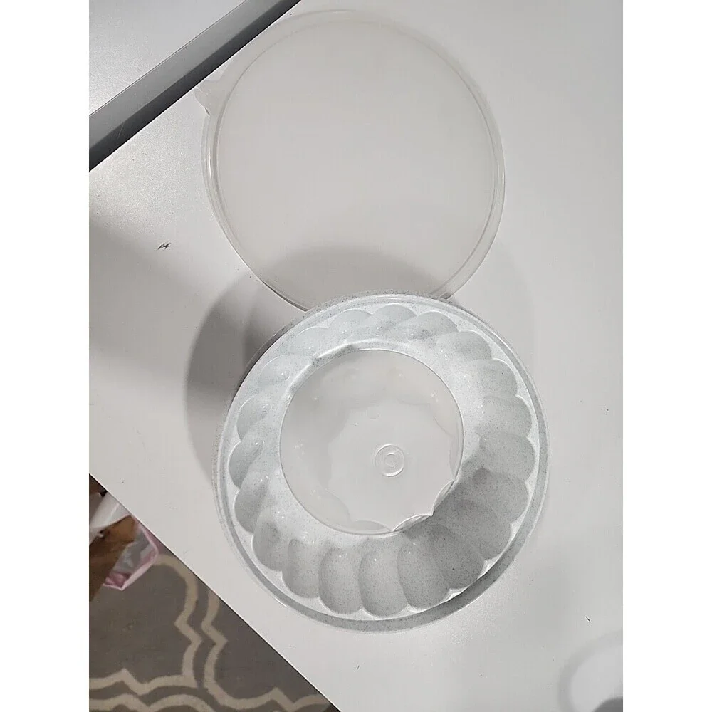 Tupperware Vintage Jello Mold with Lid - White Grey- 1201-11, 1202-4, 1203-6